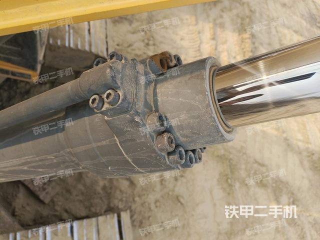 大臂油缸整體?豎拍（工作和回轉(zhuǎn)裝置）