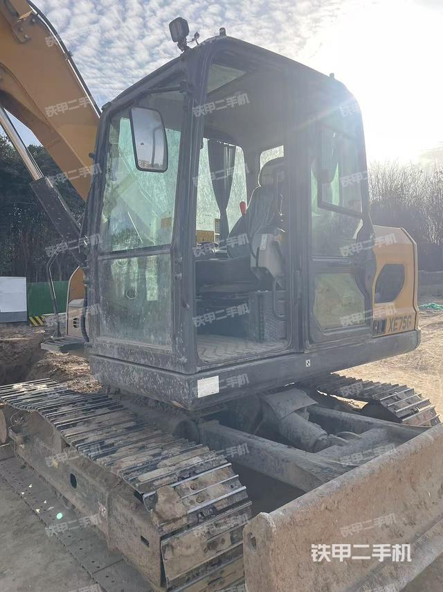 駕駛室整體（整機外觀）