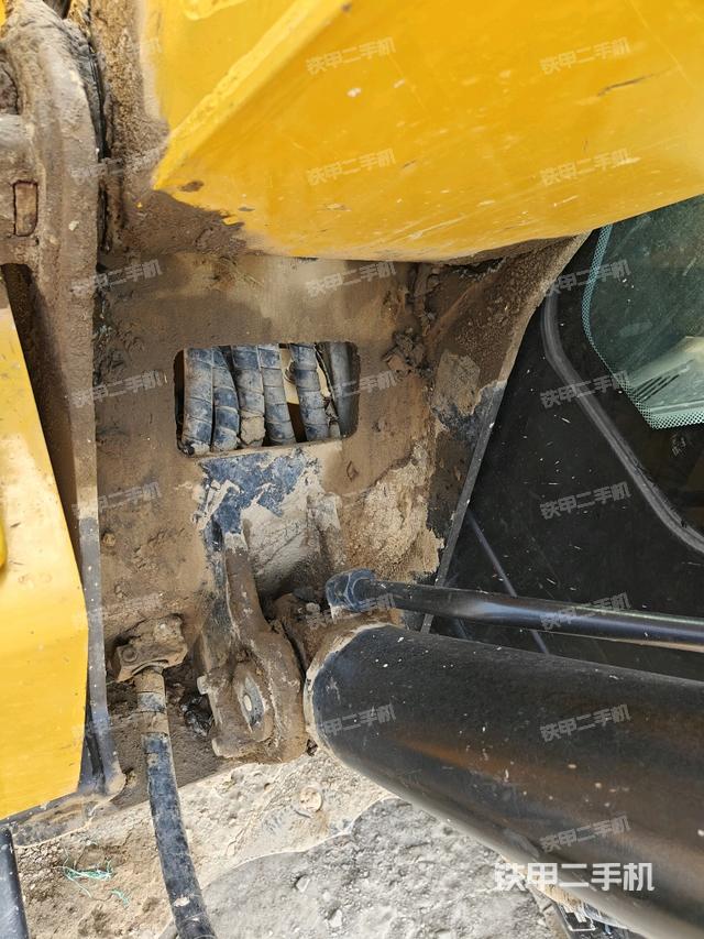 大臂根部?斜（工作和回轉(zhuǎn)裝置）