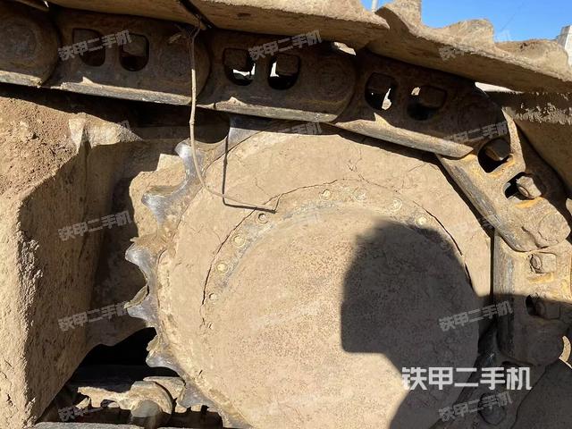 單側(cè)履帶整體(整機外觀) 單側(cè)履帶整體(整機外觀)