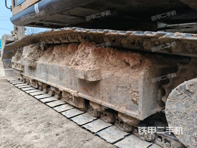 左侧履带整体 (行走机构) 左侧履带整体 (行走机构)