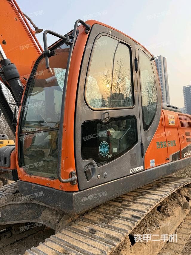 駕駛室整體（整機(jī)外觀）