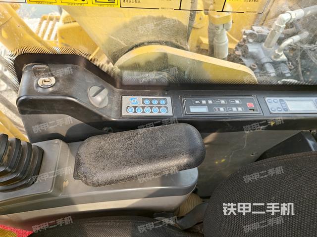 座椅右側控制臺/鑰匙門/油門/含右手柄（駕駛室部分）