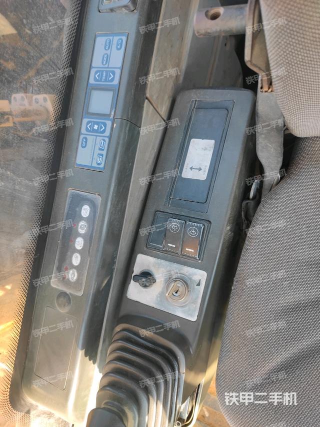 座椅右側(cè)控制臺/鑰匙門/油門/含右手柄（駕駛室部分）