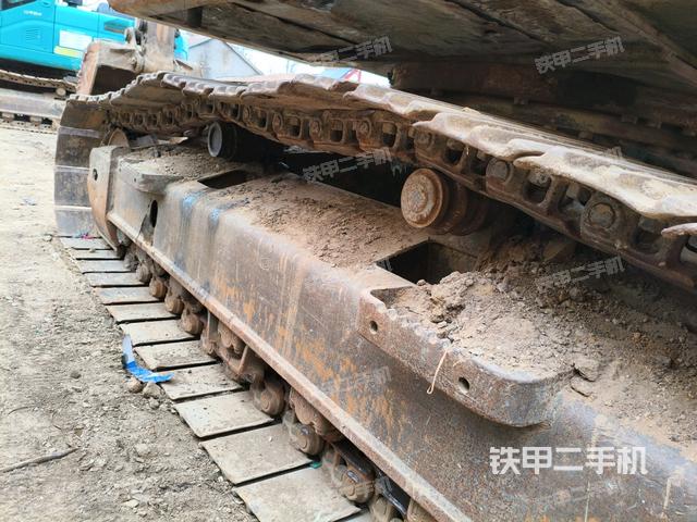 右側(cè)履帶整體(行走機(jī)構(gòu)) 右側(cè)履帶整體(行走機(jī)構(gòu))