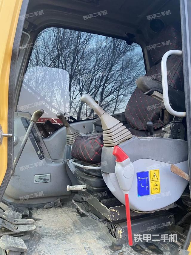 駕駛室頂部（整機(jī)外觀）