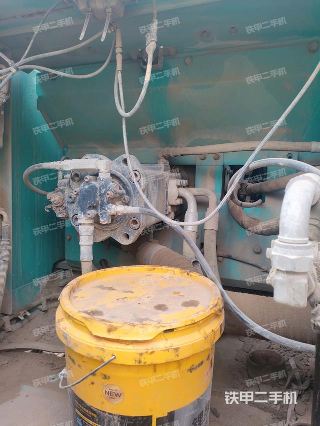 液壓泵艙室正面整體(整機外觀) 液壓泵艙室正面整體(整機外觀)