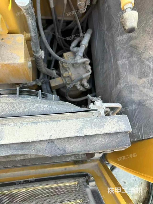 回轉(zhuǎn)馬達(dá)和主控閥（整機外觀）