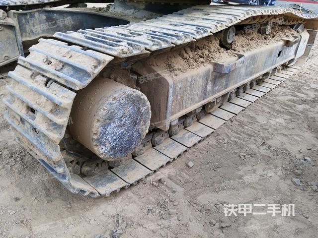 單側(cè)履帶整體(整機外觀) 單側(cè)履帶整體(整機外觀)