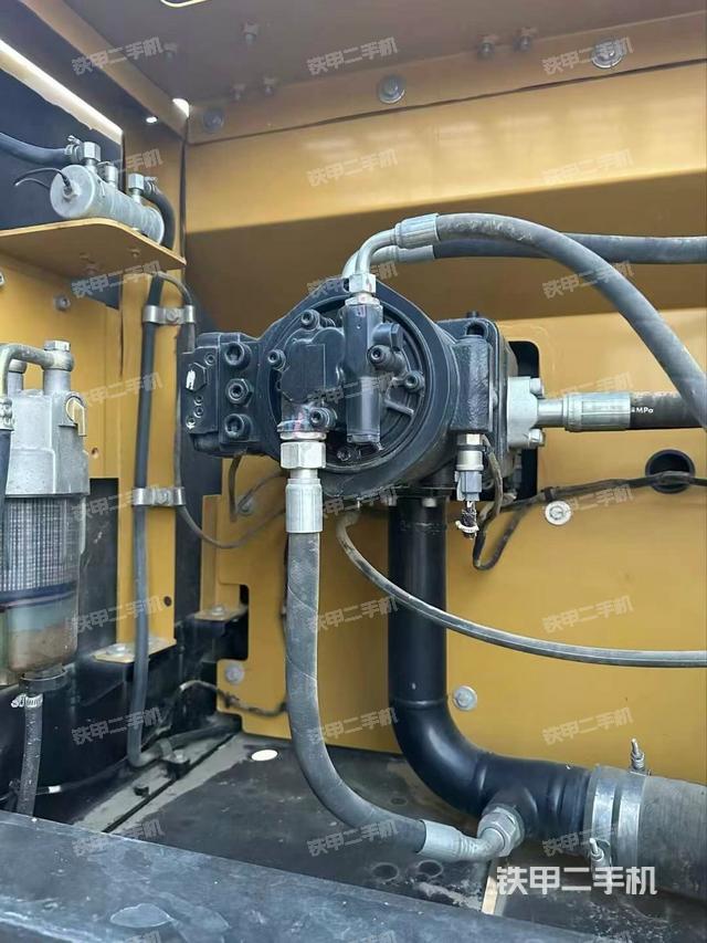 液壓泵艙室正面整體(整機(jī)外觀) 液壓泵艙室正面整體(整機(jī)外觀)