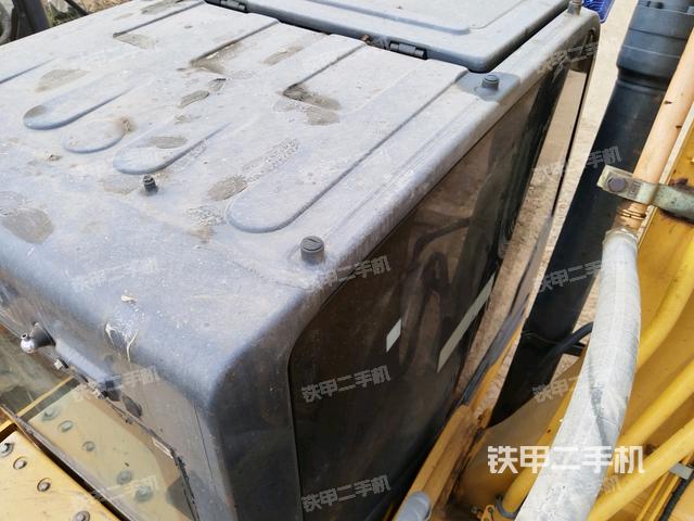駕駛室頂部(整機外觀) 駕駛室頂部(整機外觀)