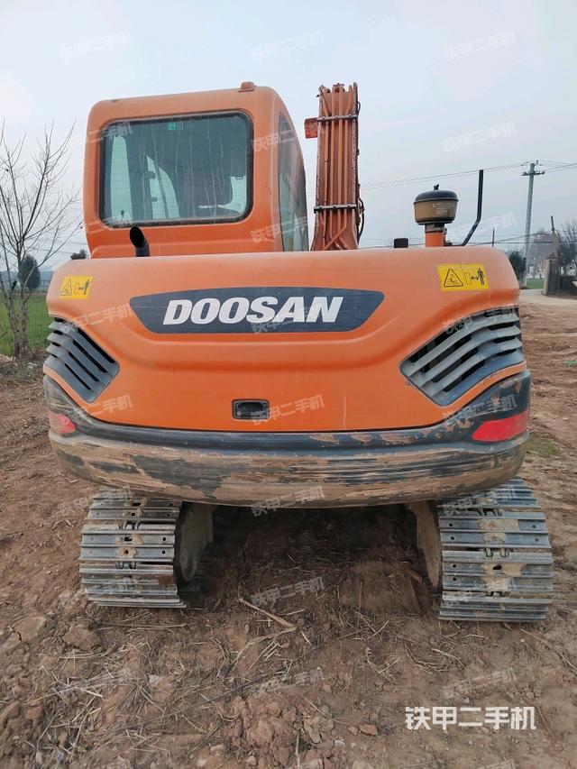 駕駛室頂部（整機外觀）