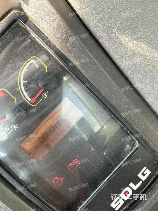 駕駛室整體（整機外觀）