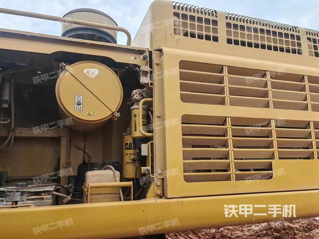 散熱器正面(大件艙室) 散熱器正面(大件艙室)
