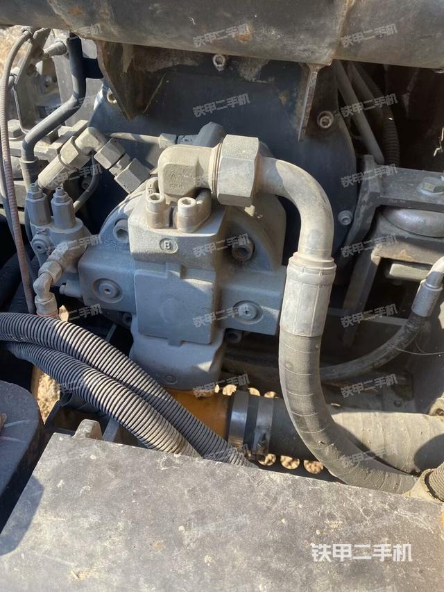 液壓泵艙室正面整體(整機(jī)外觀) 液壓泵艙室正面整體(整機(jī)外觀)