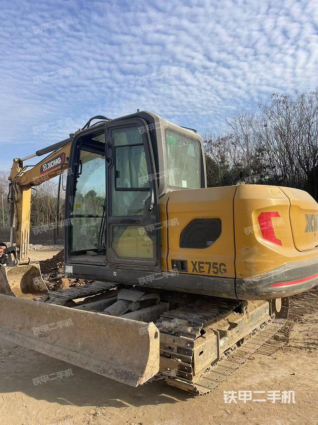 駕駛室頂部（整機外觀）