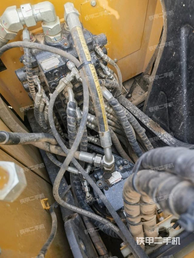 回轉(zhuǎn)馬達和主控閥（整機外觀）