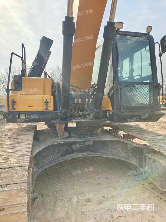 駕駛室整體（整機外觀）