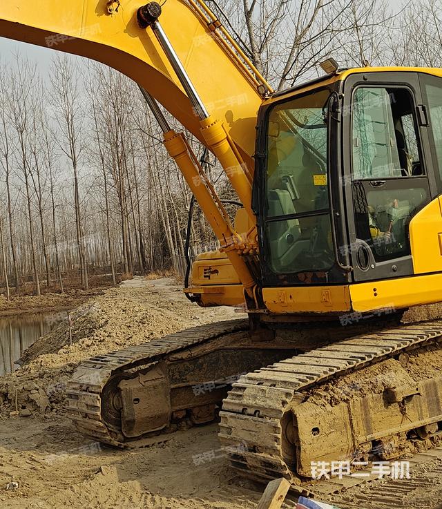 大臂油缸整體?豎拍（工作和回轉(zhuǎn)裝置）