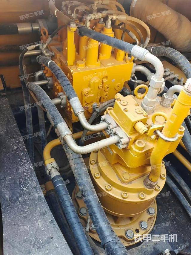 回轉(zhuǎn)馬達(dá)和主控閥（整機外觀）