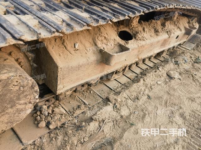 單側(cè)履帶整體(整機(jī)外觀) 單側(cè)履帶整體(整機(jī)外觀)