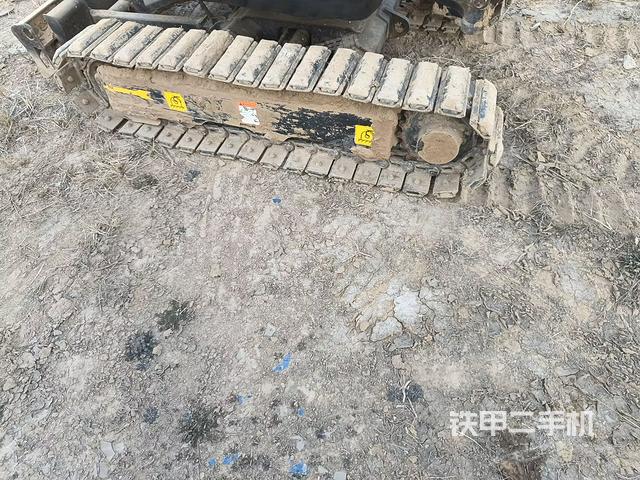 單側(cè)履帶整體(整機外觀) 單側(cè)履帶整體(整機外觀)