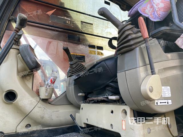 駕駛室整體（整機外觀）