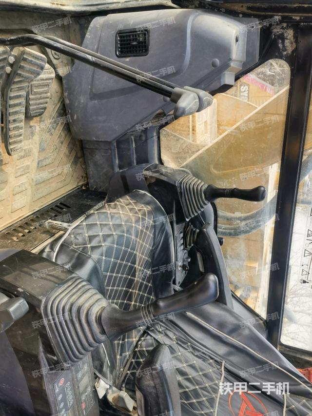 駕駛室頂部（整機(jī)外觀）