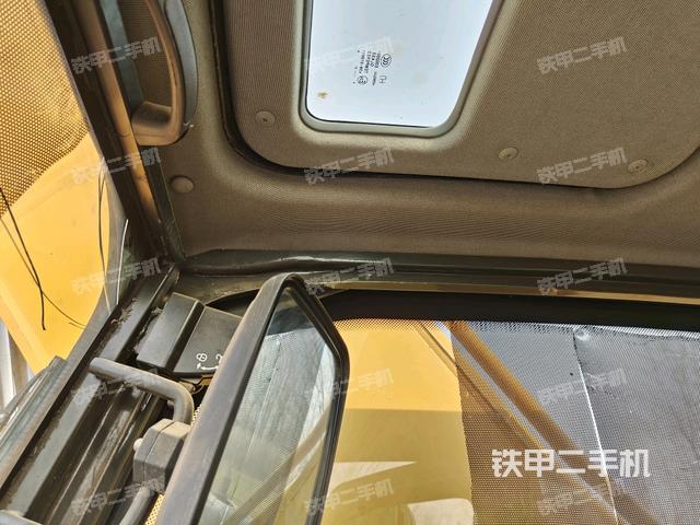 后窗玻璃角標（駕駛室部分）