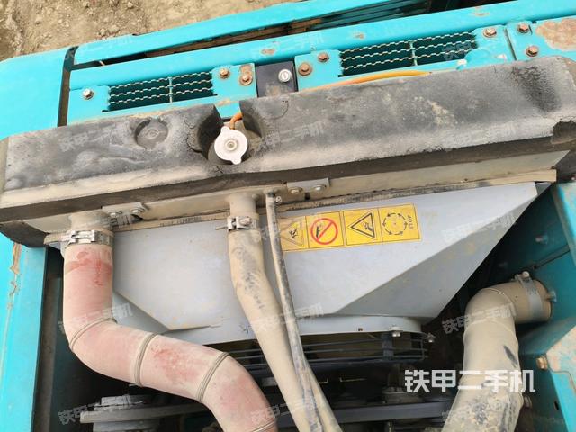 氣門(mén)室蓋螺絲特寫(xiě)(上車(chē)部件) 氣門(mén)室蓋螺絲特寫(xiě)(上車(chē)部件)
