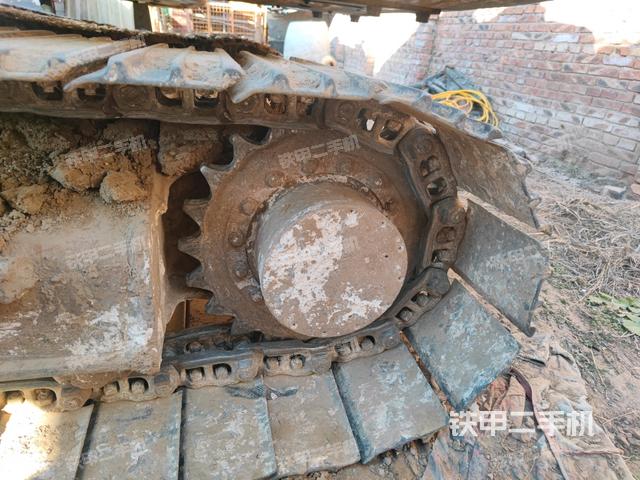 右驅(qū)動輪（行走機構(gòu)）