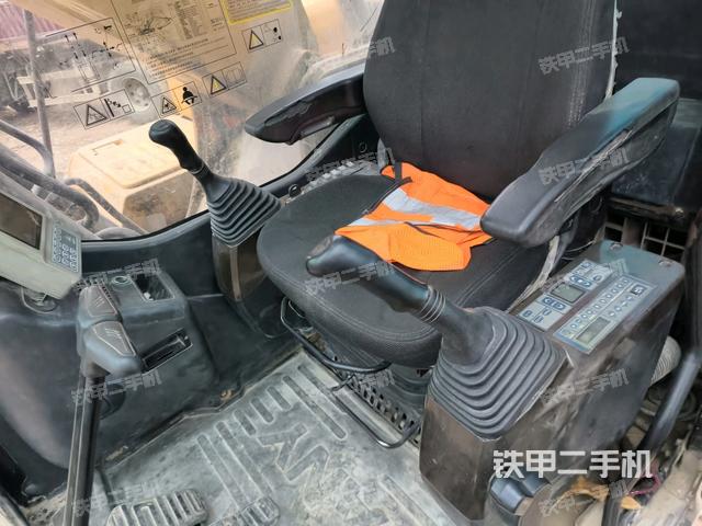 右側(cè)玻璃角標(biāo)(駕駛室部分) 右側(cè)玻璃角標(biāo)(駕駛室部分)