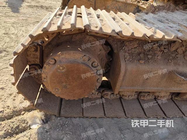 單側(cè)履帶整體(整機(jī)外觀(guān)) 單側(cè)履帶整體(整機(jī)外觀(guān))