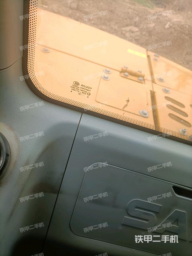 后窗玻璃角標（駕駛室部分）