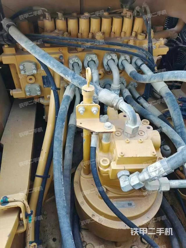 回轉(zhuǎn)馬達和主控閥（整機外觀）