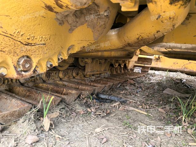 左驅(qū)動輪(推土機底盤及工作裝置) 左驅(qū)動輪(推土機底盤及工作裝置)