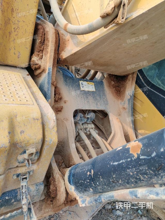 大臂根部 斜视(工作和回转装置) 大臂根部 斜视(工作和回转装置)