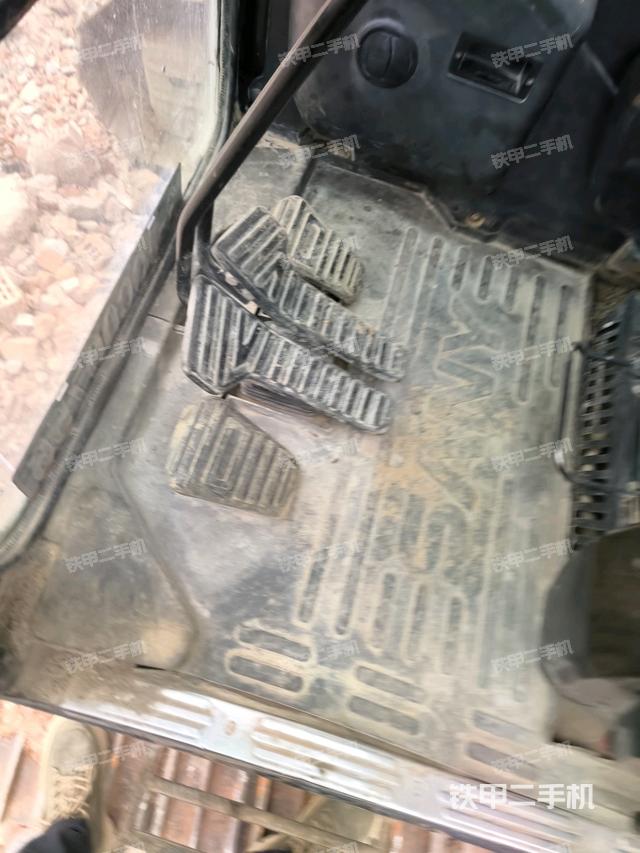座椅后部(駕駛室部分) 座椅后部(駕駛室部分)