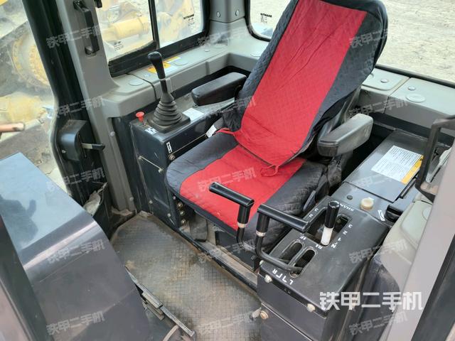駕駛室外頂部全景(推土機駕駛室) 駕駛室外頂部全景(推土機駕駛室)