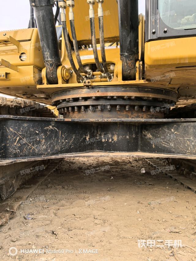 轉(zhuǎn)盤和下車架正前（工作和回轉(zhuǎn)裝置）