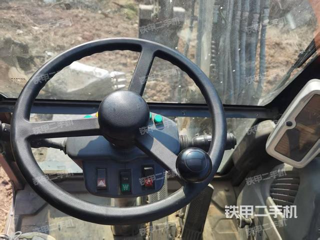 座椅右側(cè)控制臺/鑰匙門/油門/含右手柄（駕駛室部分）