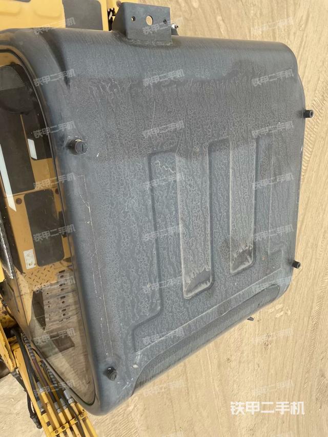 驾驶室顶部（整机外观）