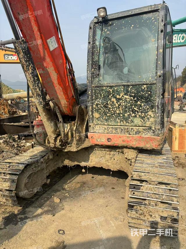 回轉(zhuǎn)馬達(dá)和主控閥（整機(jī)外觀）