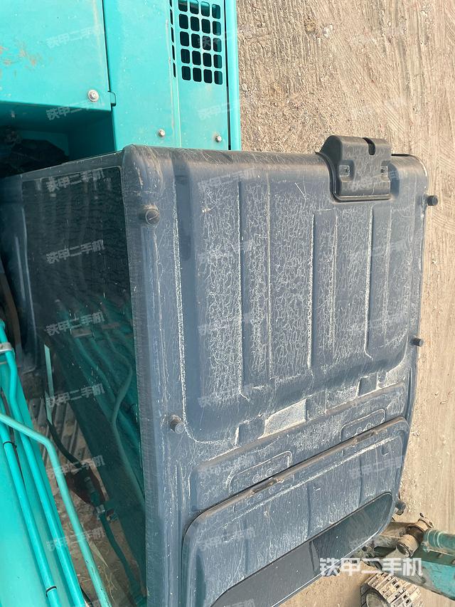 驾驶室顶部（整机外观）