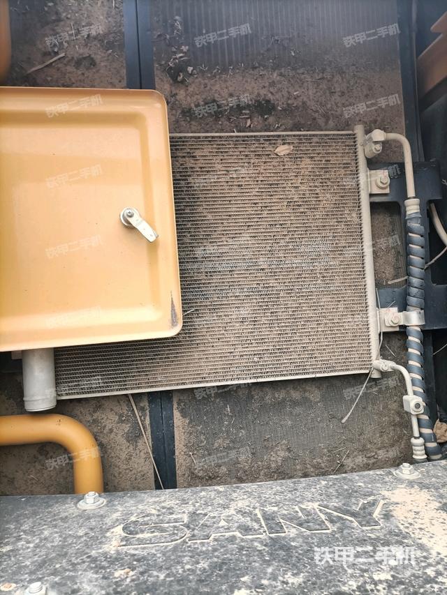 散熱器正面(大件艙室) 散熱器正面(大件艙室)
