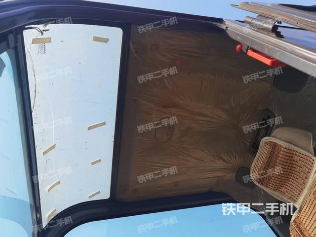 后窗玻璃角標（駕駛室部分）