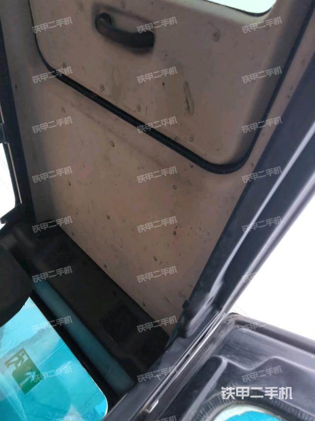 左后方玻璃角標(biāo)(駕駛室部分) 左后方玻璃角標(biāo)(駕駛室部分)