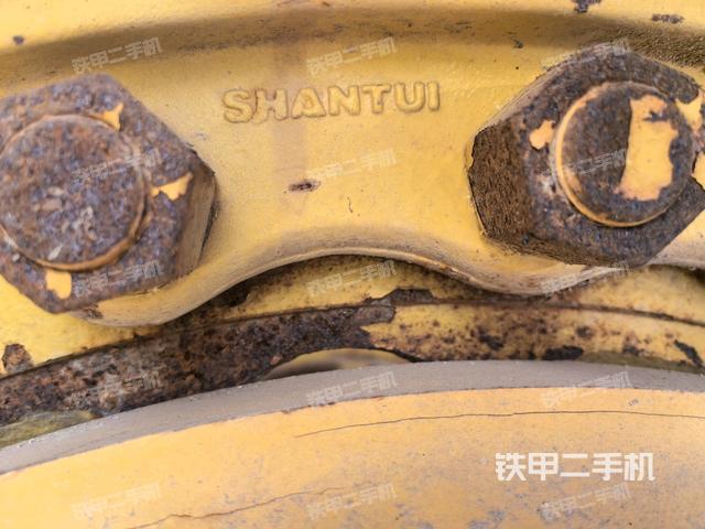 右引導(dǎo)輪(推土機底盤及工作裝置) 右引導(dǎo)輪(推土機底盤及工作裝置)