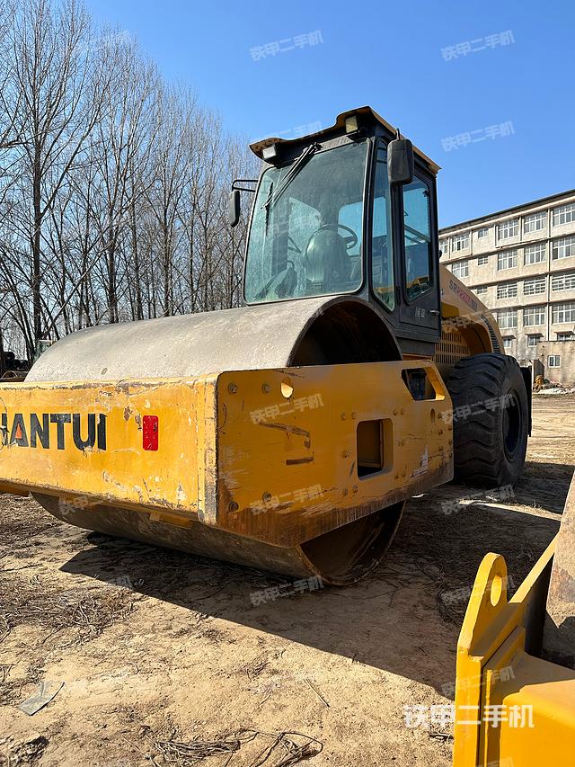 整机右后45°（设备外观及核心部件）