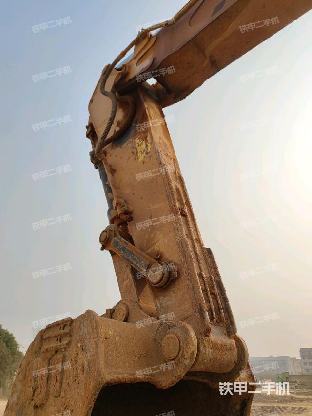 小臂整体左后(工作和回转装置) 小臂整体左后(工作和回转装置)